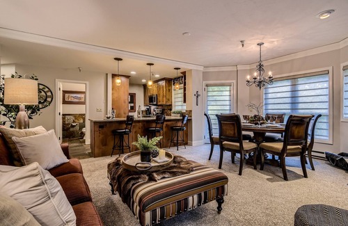Peak 9 Condo | 5 STAR XMAS DECOR 11/1 SKI In/Out Peak 9 Village @ Breck Pool, hot tubs +