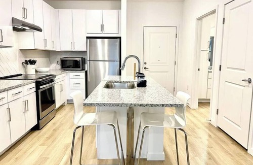 North Hyde Park Apartment | 5 STARS 1BR Hyde Park 5mDTwn POOL