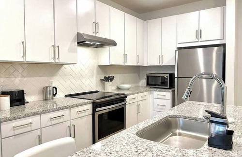 North Hyde Park Apartment | 5 STARS 1BR Hyde Park 5mDTwn POOL