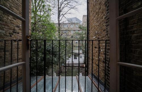 Westbourne Apartment | 5 Stops from Everywhere - Balcony Flat near Paddington