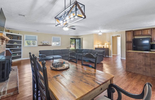 Longs House | 50 ACRE "PRIVATE" FRESH WATER FISHING LAKE