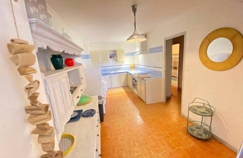 Le Brusc Apartment | 50 m from the beach, Wifi, Air conditioner, sea view.