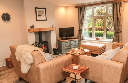 Hutton Rudby Cottage | 50 NORTH END, pet friendly, with open fire in Hutton Rudby