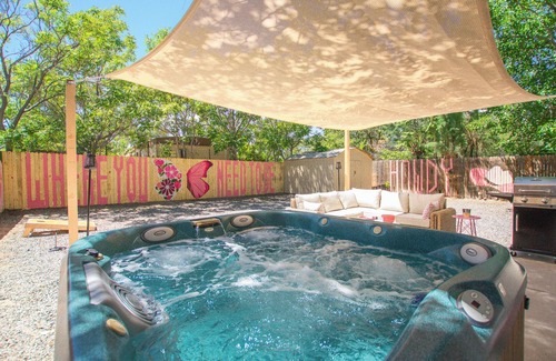 Pat Hurley House | 50 Shades of Pink+Hot Tub!