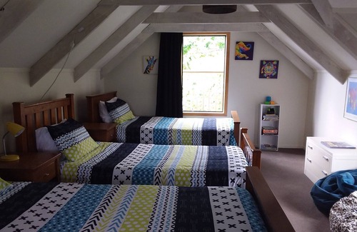 Coromandel House | 500m to Town/Deck/WiFi/Chromecast/BBQ/Dog Friendly
