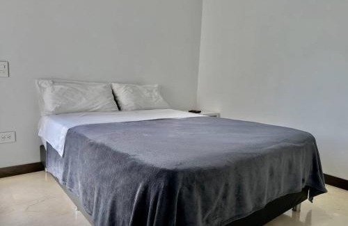 El Castillo Apartment | 502 El Poblado: Beautiful & ample space for families