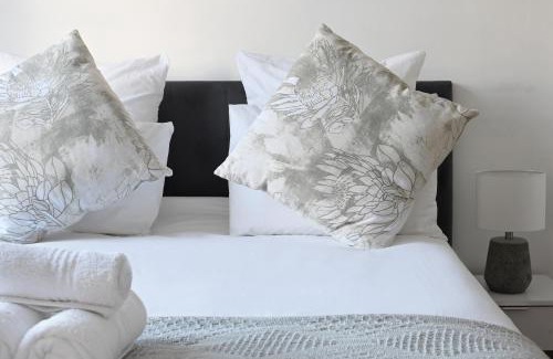 Cape Town City Centre Apartment | 503-607 The Piazza on Church Square