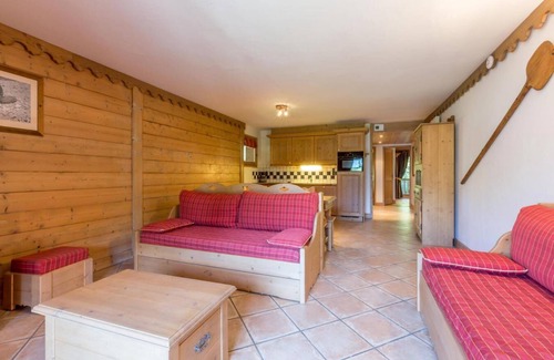 Les Belleville Apartment | 50m from ski slopes, 2nd floor, view ski slopes, fitness, swimming pool, sauna, hammam, balcony