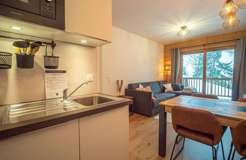 Valmorel Apartment | 50m from ski slopes, 3rd floor, view mountain, balcony, tv, 52m², Valmorel