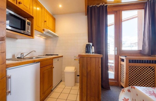 Le Lavachet Apartment | 50m from ski slopes, 4th floor, balcony, tv, ski locker, 35m², Tignes