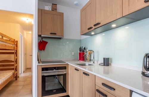 Plagne Centre Apartment | 50m from ski slopes, 5th floor, view mountain, balcony, parking, tv, ski locker, 55m², La Plagne