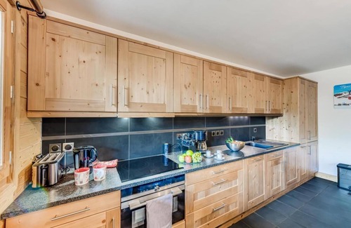 Les Boisses Apartment | 50m from ski slopes, 5th floor, fitness, swimming pool, sauna, hammam, balcony, tv, ski locker