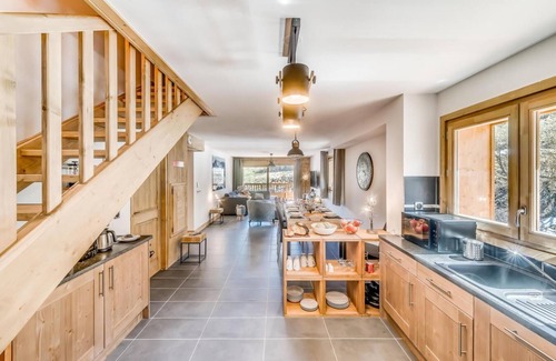 Les Boisses Apartment | 50m from ski slopes, 7th floor, fitness, swimming pool, sauna, hammam, balcony, tv, ski locker