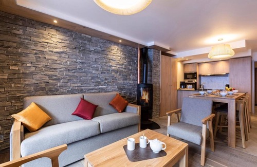 Lanslevillard Apartment | 50m from ski slopes, fitness, swimming pool, sauna, hammam, balcony, fireplace or stove, tv
