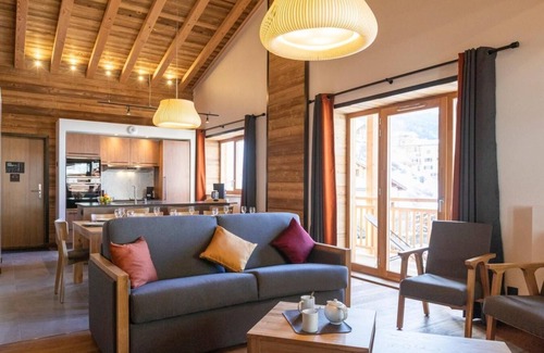 Lanslevillard Apartment | 50m from ski slopes, fitness, swimming pool, sauna, hammam, balcony, fireplace or stove, tv