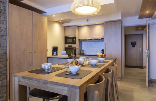 Lanslevillard Apartment | 50m from ski slopes, fitness, swimming pool, sauna, hammam, balcony, fireplace or stove, tv