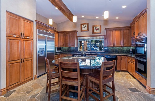 Incline Village House | 5400' Fam Home w/6 BD, 6.5BR, Hot Tub. XMAS RATE LOWERED DUE TO A CANCELLATION!