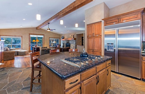 Incline Village House | 5400' Fam Home w/6 BD, 6.5BR, Hot Tub. XMAS RATE LOWERED DUE TO A CANCELLATION!
