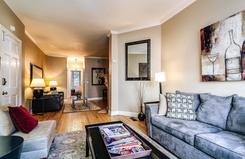 Gold Coast Apartment | 57 Cedar Unit 1 - Luxury Apartment in Gold Coast - Sleeps 9