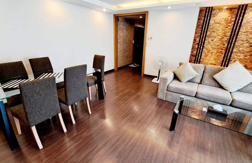 Khlong Toei Nuea Apartment | 5B - 2 Bedroom Downtown Apartment with shared Pool