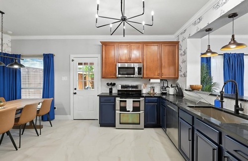 Burleson House | 5BD/3BA Pool Oasis – Come Rest, Relax & Recharge