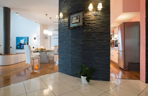 Pjescana Uvala Villa | 5Bed Villa-Sleeps 10- Pool, Parking, Near the Sea