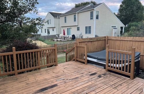 Lewis Center House | 5Bedroom vacation home in prime location w/NETFLIX, king bed, workspace & patio