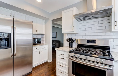 Duluth House | 5br 3.5ba Duluth home w movie theater & pool table
