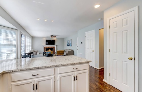 Duluth House | 5br 3.5ba Duluth home w movie theater & pool table