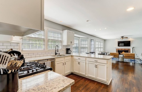 Duluth House | 5br 3.5ba Duluth home w movie theater & pool table