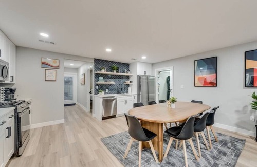 Denton House | 5BR/3BA walking distance to UNT with covered patio