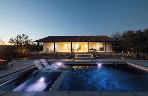 Joshua Tree House | 5BR 4BTH Heated Pool, Hot Tub, Disc Golf, RV Lots, 5 mins to JTNP