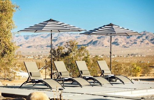 Joshua Tree House | 5BR 4BTH Heated Pool, Hot Tub, Disc Golf, RV Lots, 5 mins to JTNP