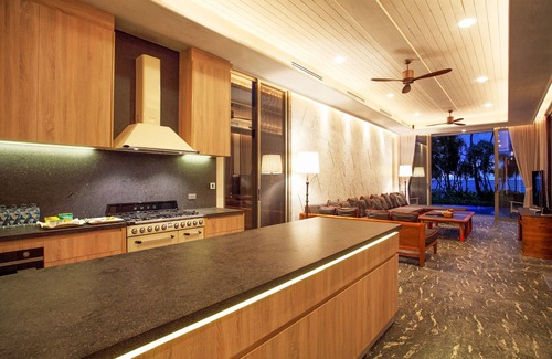 Khok Kloi Apartment | 5BR Beachfront Pool Villa