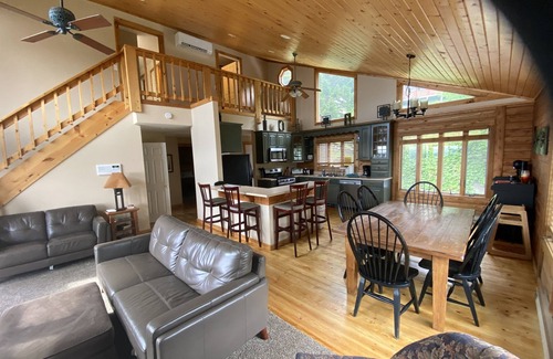 Snowshoe Ski Chalet | 5BR Chalet at Snowshoe w/Hot Tub and On-Call Van