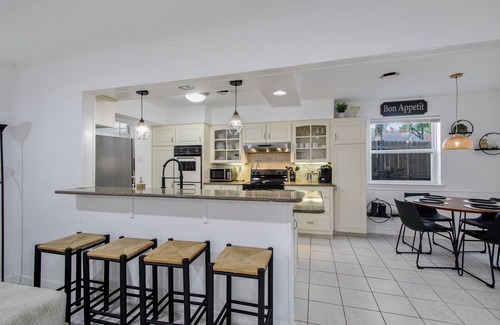 Irving House | 5BR home with Private Pool, Game Room & a Spacious Backyard with Grill