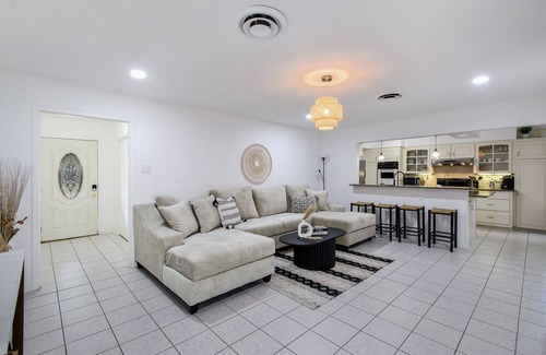 Irving House | 5BR home with Private Pool, Game Room & a Spacious Backyard with Grill