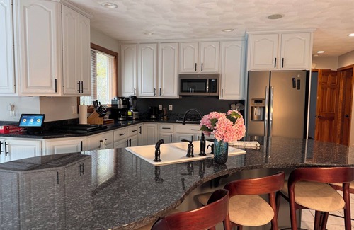 Salem House | 5BR Luxe Lakehouse: Theater, Gym, Spa, Bar, Garage