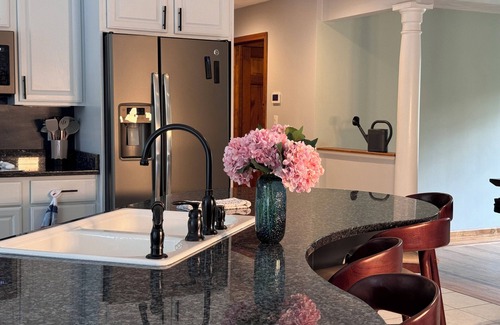 Salem House | 5BR Luxe Lakehouse: Theater, Gym, Spa, Bar, Garage