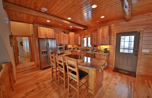 Innsbruck Val Moritz House | 5BR Luxury Mountain Home: Large Hot Tub, 3 Living areas, 3 Master Suites