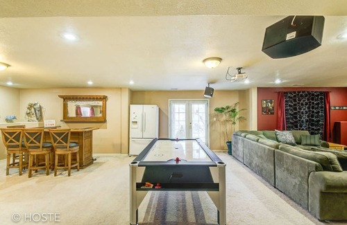 Northeast Colorado Springs Cottage | 5BR Mtn Views Family Getaway HOT TUB