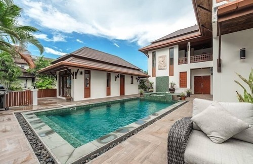 Wichit Villa | 5BR Tropical Villa Pool & Garden V45
