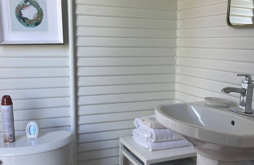 Stockton House | #5Lovely Room/w full bathroom, 3 block from Saint Joseph hospital