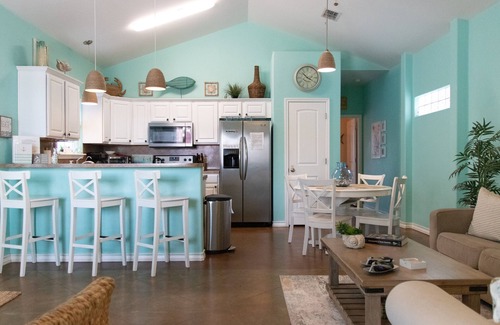 Corpus Christi House | 5min to Beach Family-Friendly Island Retreat Quiet Pool Access + Private Yard
