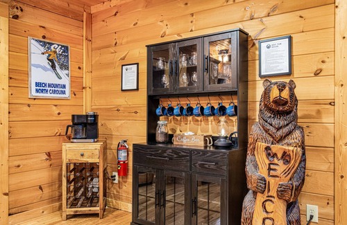 Beech Mountain Cabin | 5Min2Ski|Private2Acres|Creek|HotTub|GameRm|FirePit