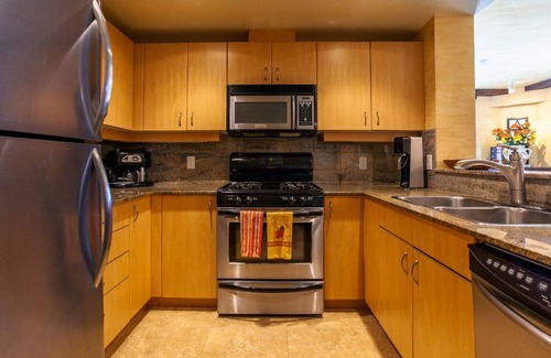 Downtown San Diego Condo | 5th Floor Corner Unit Dual Master with City Views and Parking - Pet Friendly