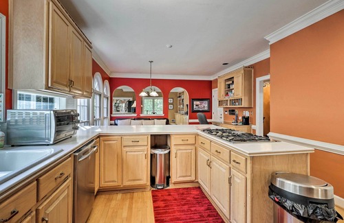 Roswell House | 6,000-Square-Foot Executive Home w/Deck & 1 Acre!