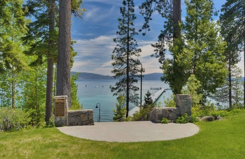 Tahoe Sierra Estates House | 6-8 Miles to Palisades|Alpine|Homewood|Walk to TC