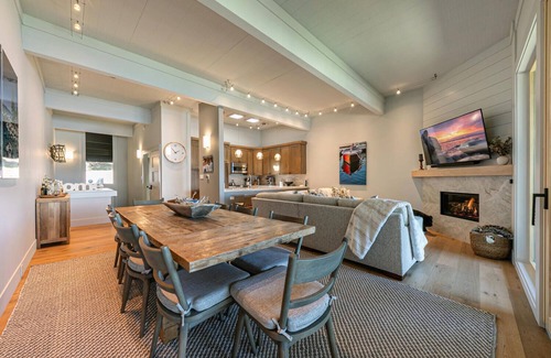Tahoe Tavern House | 6-8 Miles to Palisades|Alpine|Homewood|Walk to TC