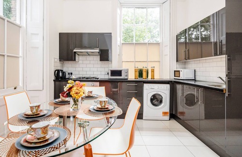 Canary Wharf House | 6 Apartments in a Mansion House for the Larger Groups sleeps up to 50